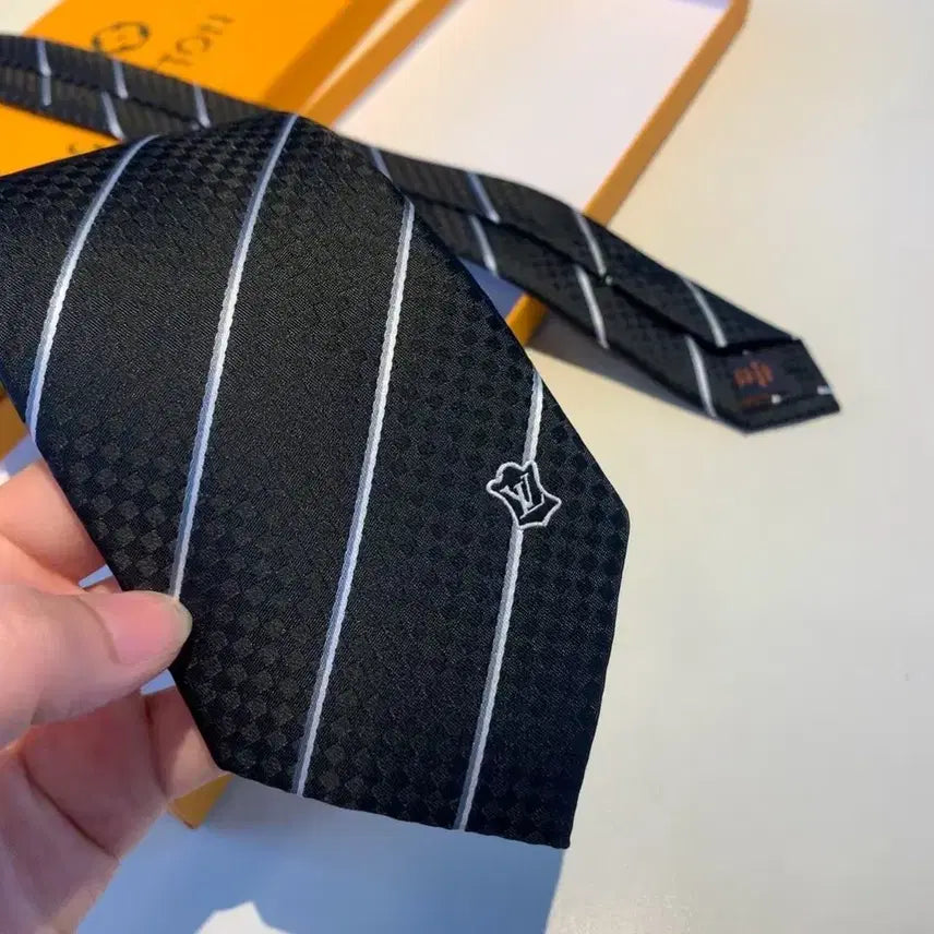 [BUNJANG] Louis Vuitton Tie - New / 루이비통 넥타이