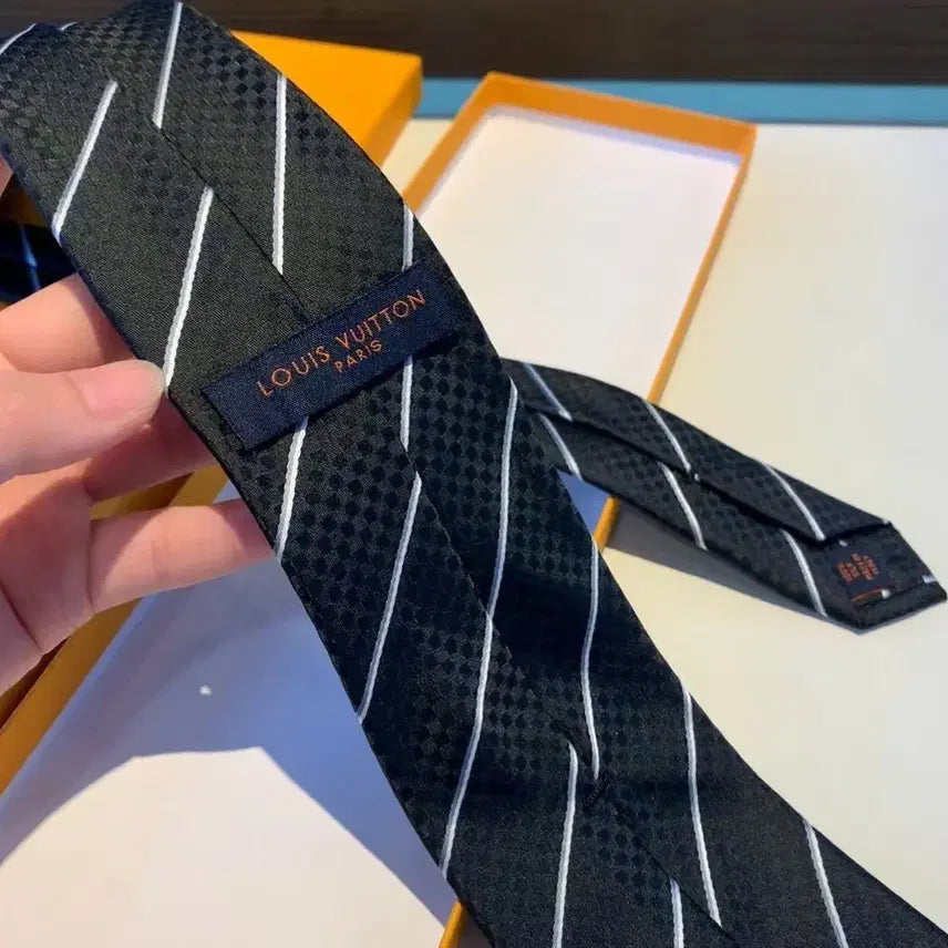 [BUNJANG] Louis Vuitton Tie - New / 루이비통 넥타이