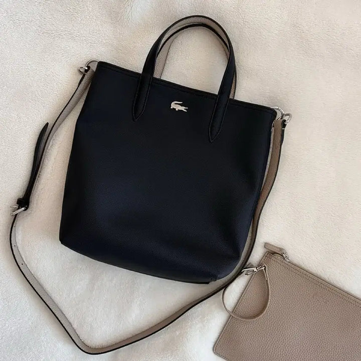 [BUNJANG] Lacoste Anna Reversible Tote Bag Crossbody Black / 라코스테 안나 리버시블 토트백 크로스백 블랙