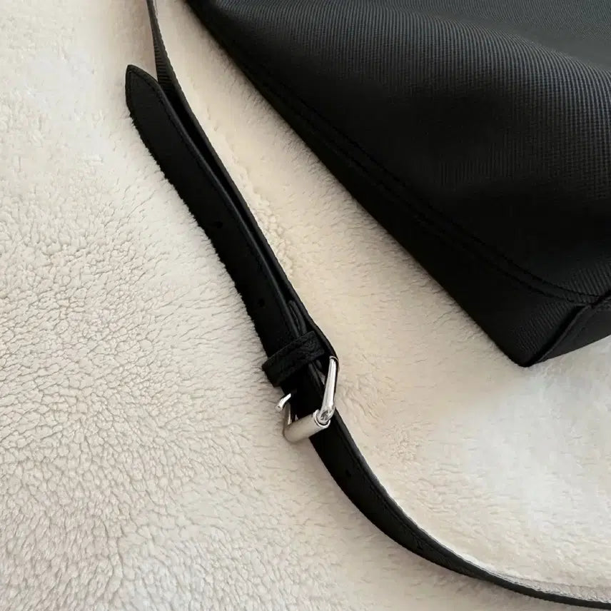[BUNJANG] Lacoste Anna Reversible Tote Bag Crossbody Black / 라코스테 안나 리버시블 토트백 크로스백 블랙
