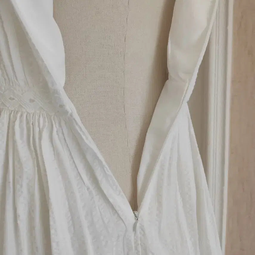 [BUNJANG] Imported Beaded Eyelet Dress / 수입 비즈 아일렛 원피스