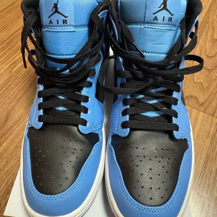 [BUNJANG] Nike Jordan 1 Mid University Blue Black Sneakers / 조던 1 미드 유니버시티 블루 블랙 275 (1회착 거의 새상품)