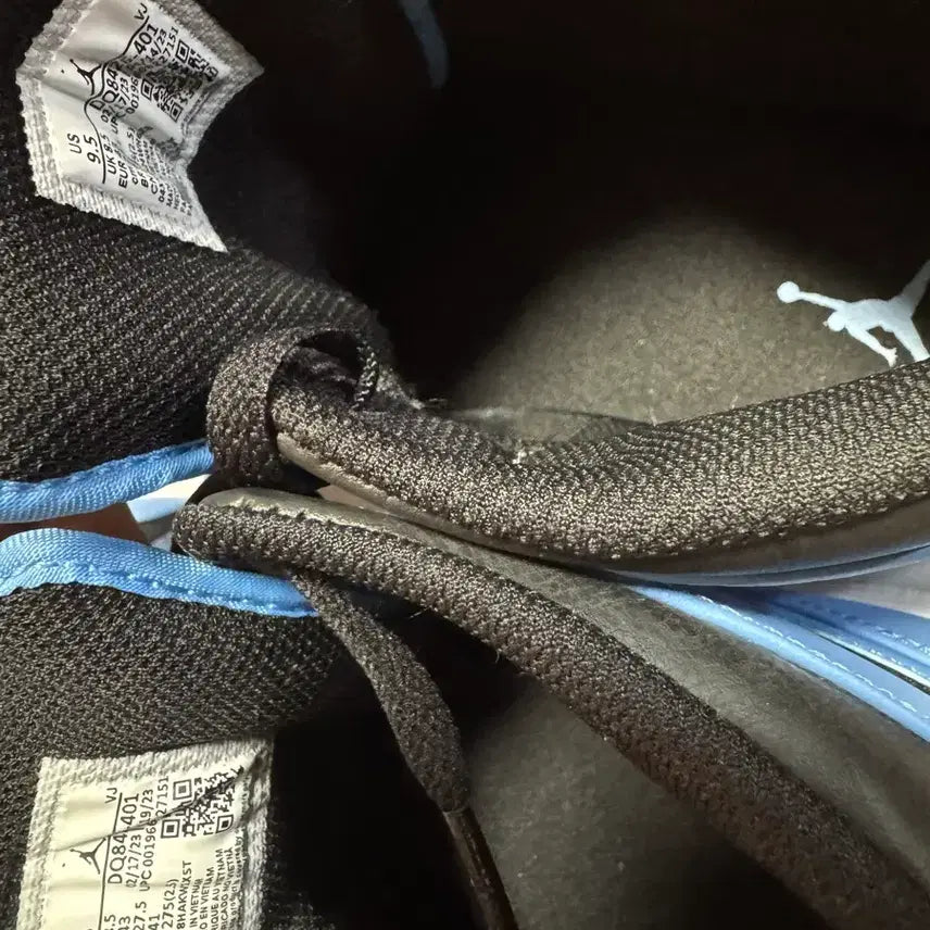 [BUNJANG] Nike Jordan 1 Mid University Blue Black Sneakers / 조던 1 미드 유니버시티 블루 블랙 275 (1회착 거의 새상품)