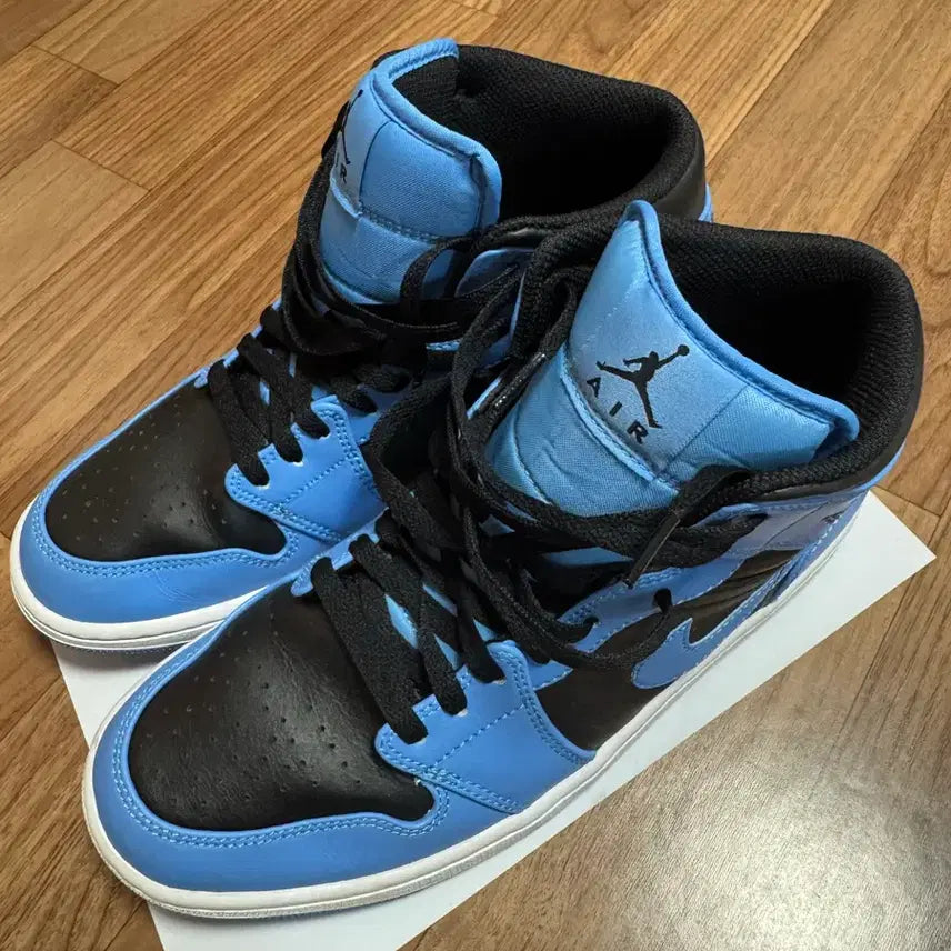 [BUNJANG] Nike Jordan 1 Mid University Blue Black Sneakers / 조던 1 미드 유니버시티 블루 블랙 275 (1회착 거의 새상품)