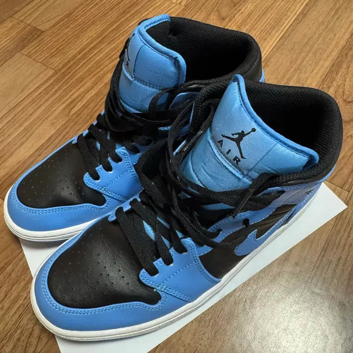[BUNJANG] Nike Jordan 1 Mid University Blue Black Sneakers / 조던 1 미드 유니버시티 블루 블랙 275 (1회착 거의 새상품)