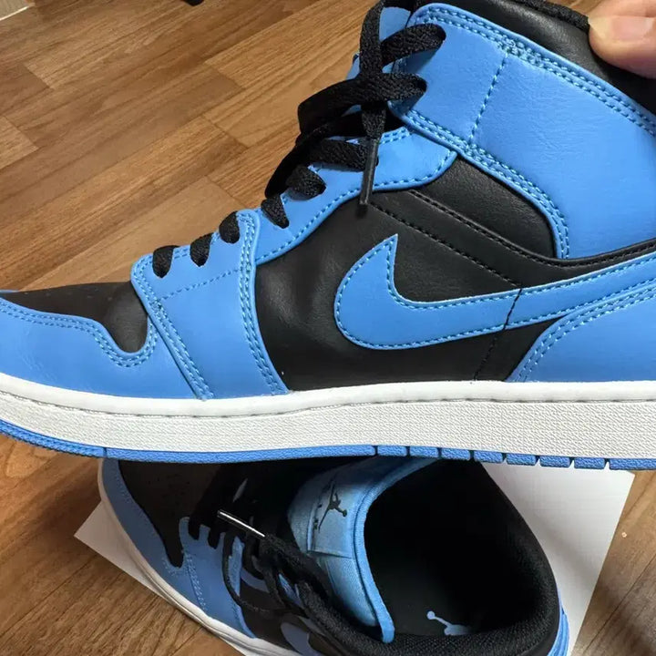 [BUNJANG] Nike Jordan 1 Mid University Blue Black Sneakers / 조던 1 미드 유니버시티 블루 블랙 275 (1회착 거의 새상품)