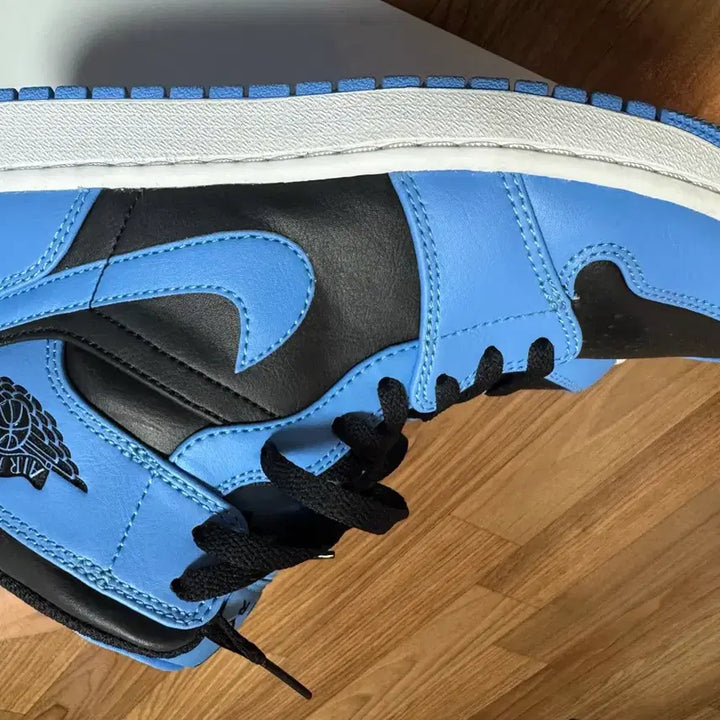 [BUNJANG] Nike Jordan 1 Mid University Blue Black Sneakers / 조던 1 미드 유니버시티 블루 블랙 275 (1회착 거의 새상품)