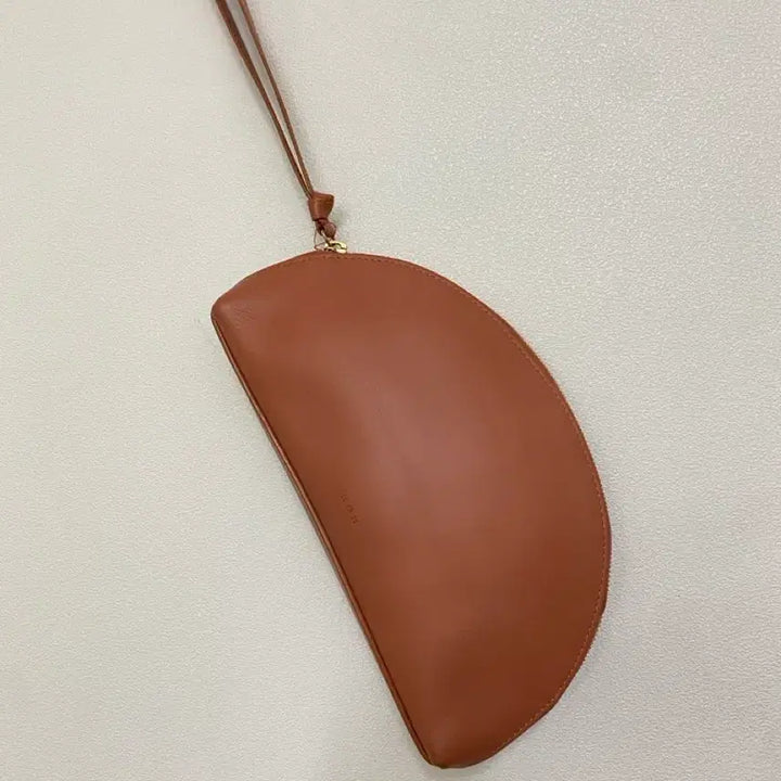 [BUNJANG] ROH Half Moon Pouch Orange Brown Leather Clutch / [새상품급] ROH 하프문 파우치 오렌지 브라운색 가죽 클러치 파우치