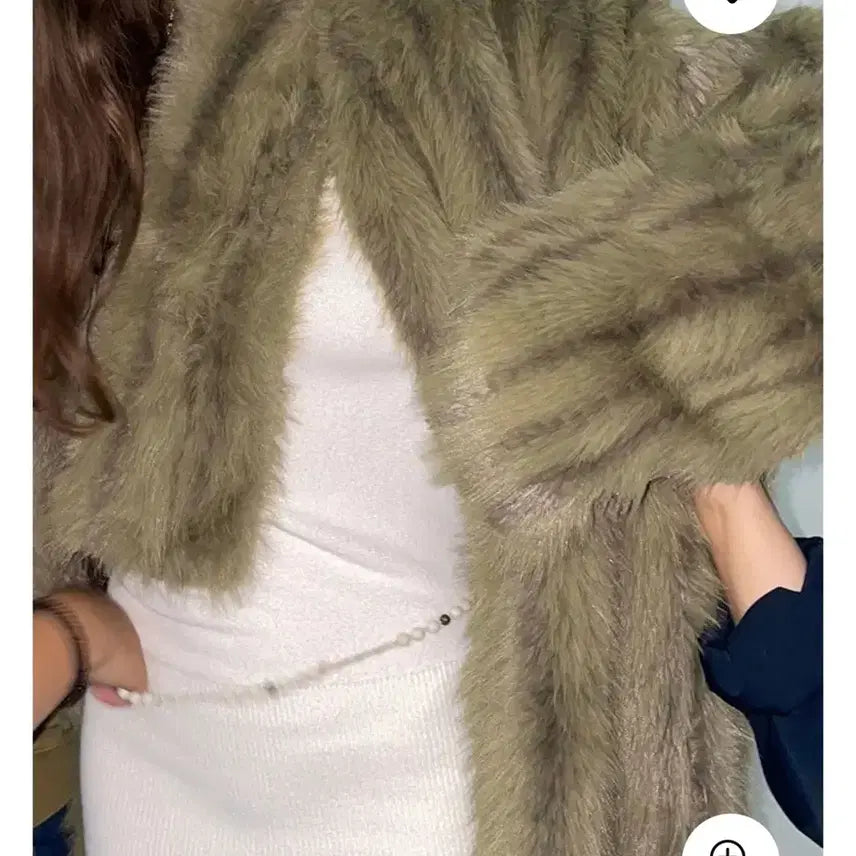 [BUNJANG] Sculptor Reversible Faux Fur Coat Olive / 스컬프터 리버시블 퍼 코트 올리브