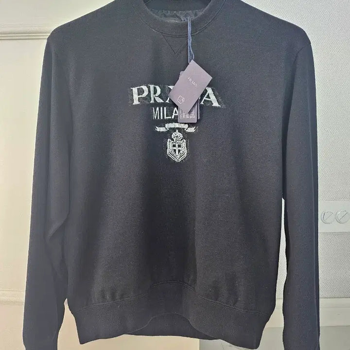 [BUNJANG] Prada Black M-size Sweatshirt / 프라다 맨투맨 블랙M사이즈 라벨부착 상품