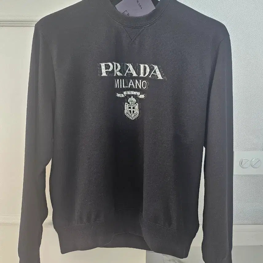 [BUNJANG] Prada Black M-size Sweatshirt / 프라다 맨투맨 블랙M사이즈 라벨부착 상품
