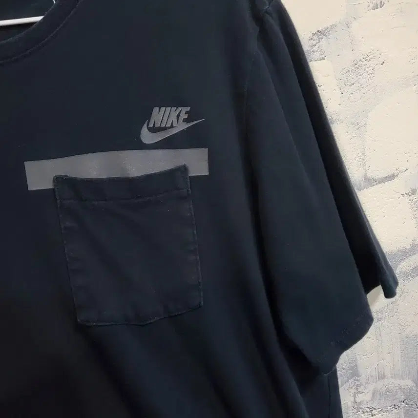 [BUNJANG] Nike Logo Pocket Round Short Sleeve T-shirt (M) / 나이키 로고 포켓 라운드 반팔티 M
