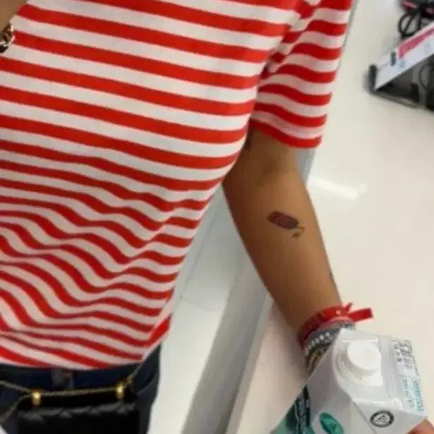 [BUNJANG] Buruhaha Red White Striped Short Sleeve T-shirt / 부루하하 레드 화이트 스트라이프 반팔 티셔츠