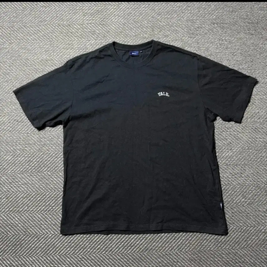 [BUNJANG] Yale Small Logo Black T-Shirt XL / 예일 스몰 로고 블랙 티셔츠 XL