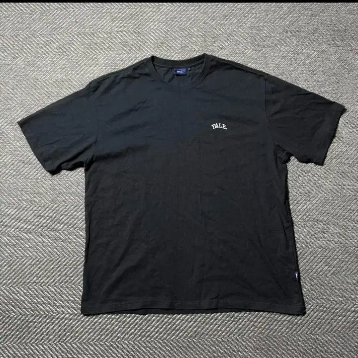 [BUNJANG] Yale Small Logo Black T-Shirt XL / 예일 스몰 로고 블랙 티셔츠 XL