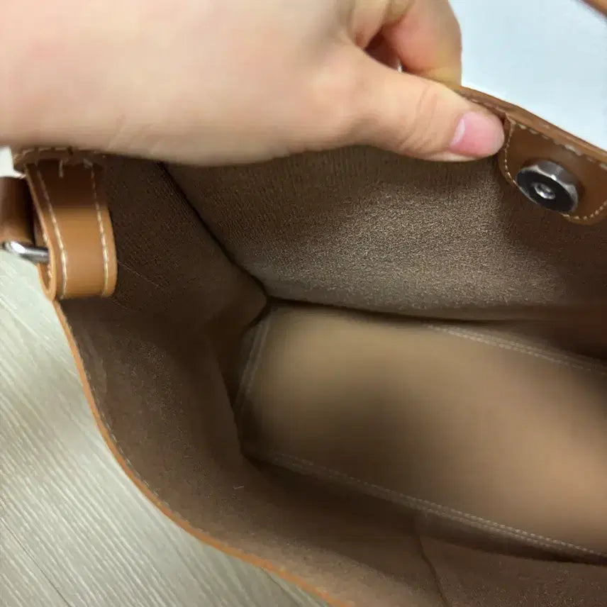 [BUNJANG] Leather Shoulder Bag with Pouch / 가죽 숄더백 + 파우치