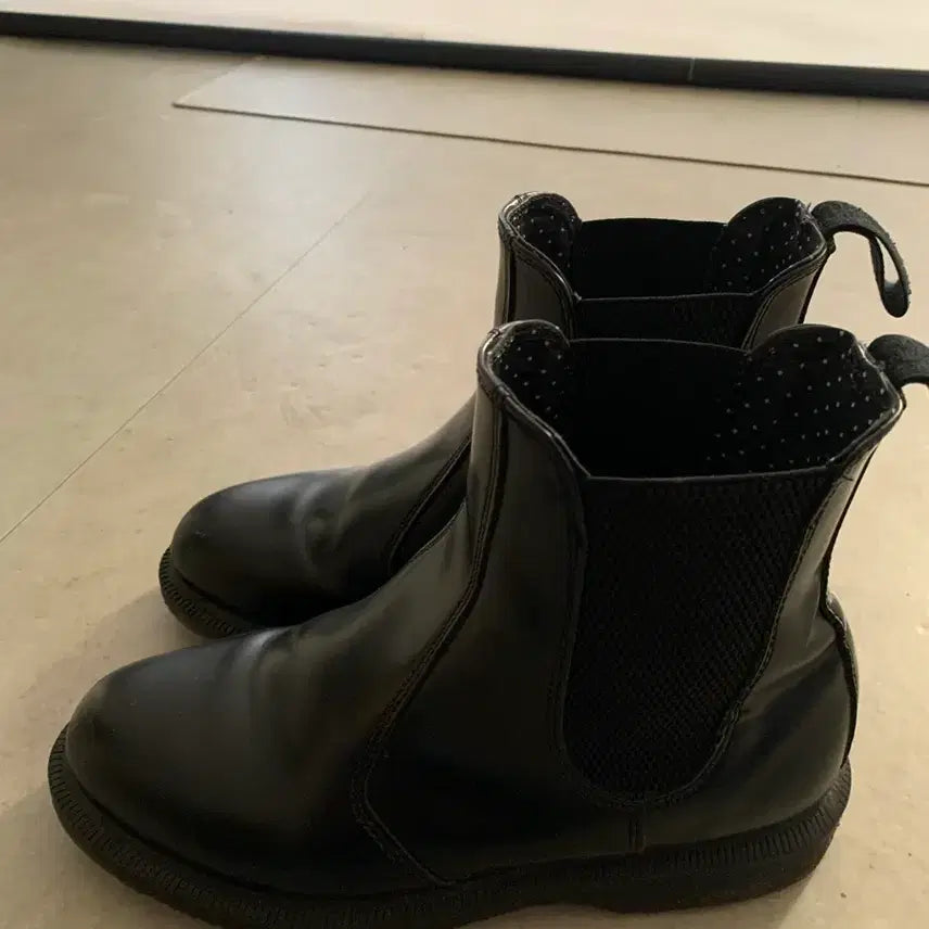 [BUNJANG] Dr. Martens Flora Chelsea Boots Black US6 / 닥터마틴 플로라 첼시 부츠 블랙 US6