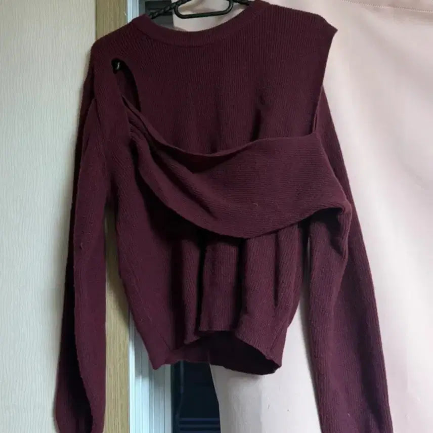 [BUNJANG] Shoulder Cutout Knit Top Burgundy / 어깨 한 쪽 트임 니트 버건디색상 *무료배송