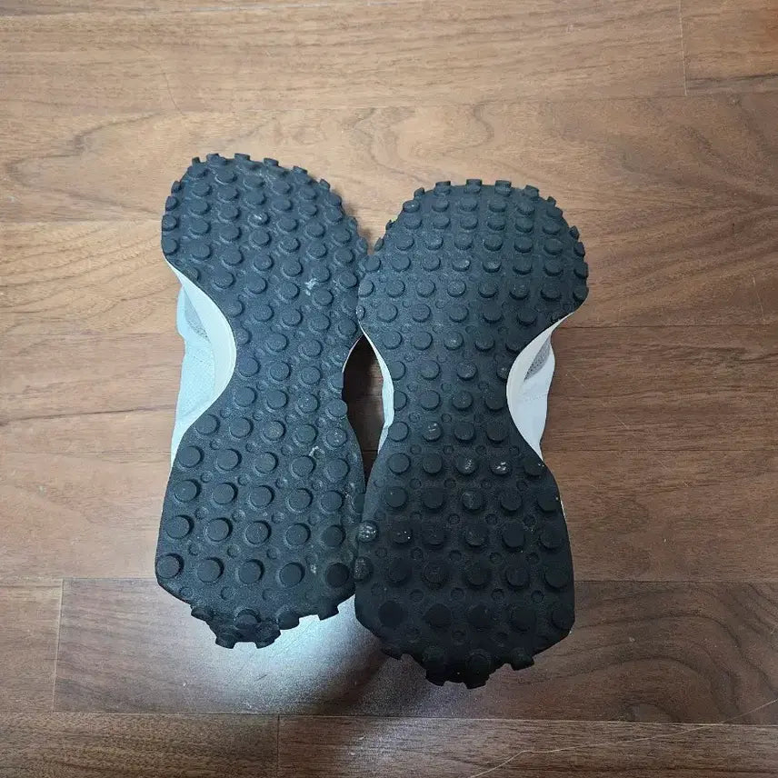 [BUNJANG] New Balance 327 Gray Sneakers / 뉴발란스 327 그레이 265