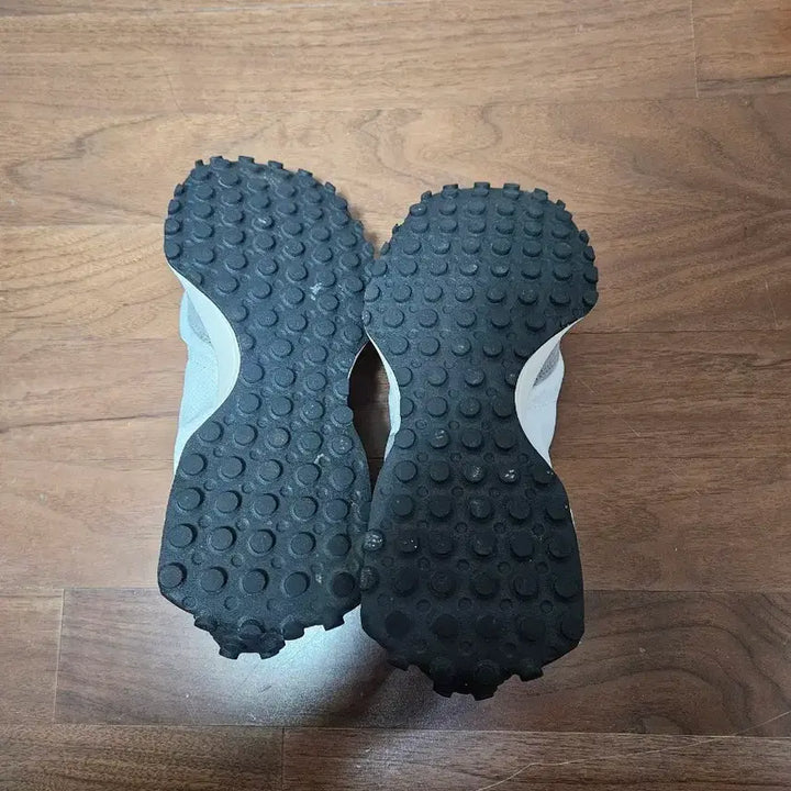 [BUNJANG] New Balance 327 Gray Sneakers / 뉴발란스 327 그레이 265