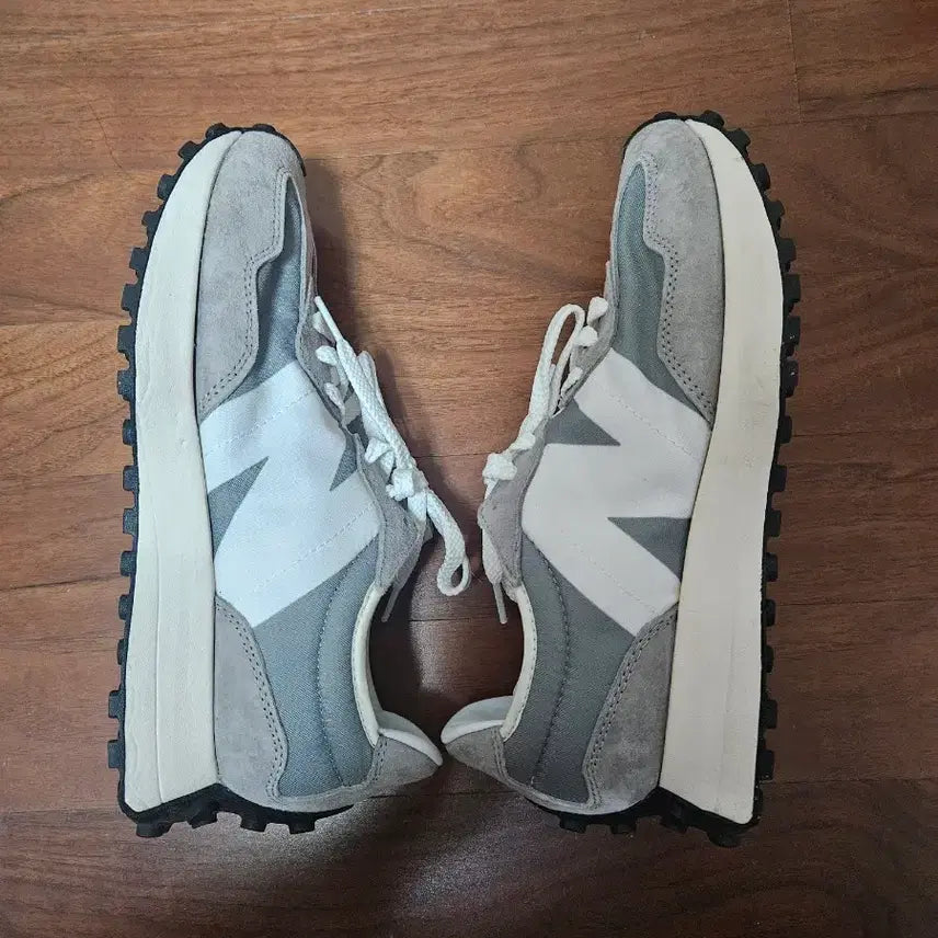 [BUNJANG] New Balance 327 Gray Sneakers / 뉴발란스 327 그레이 265