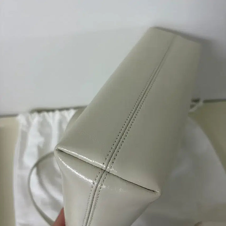 [BUNJANG] Demeuriel Veneta Bag Small Milk with Key Charm / 드메리엘 베네타백 스몰 밀크(키링 포함)