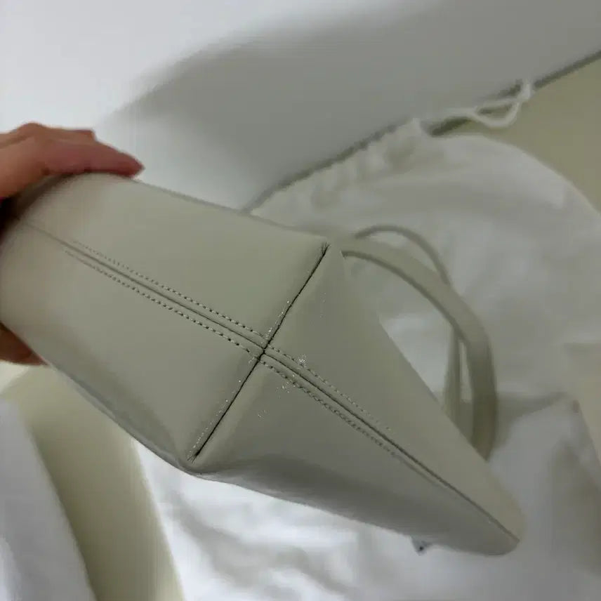 [BUNJANG] Demeuriel Veneta Bag Small Milk with Key Charm / 드메리엘 베네타백 스몰 밀크(키링 포함)
