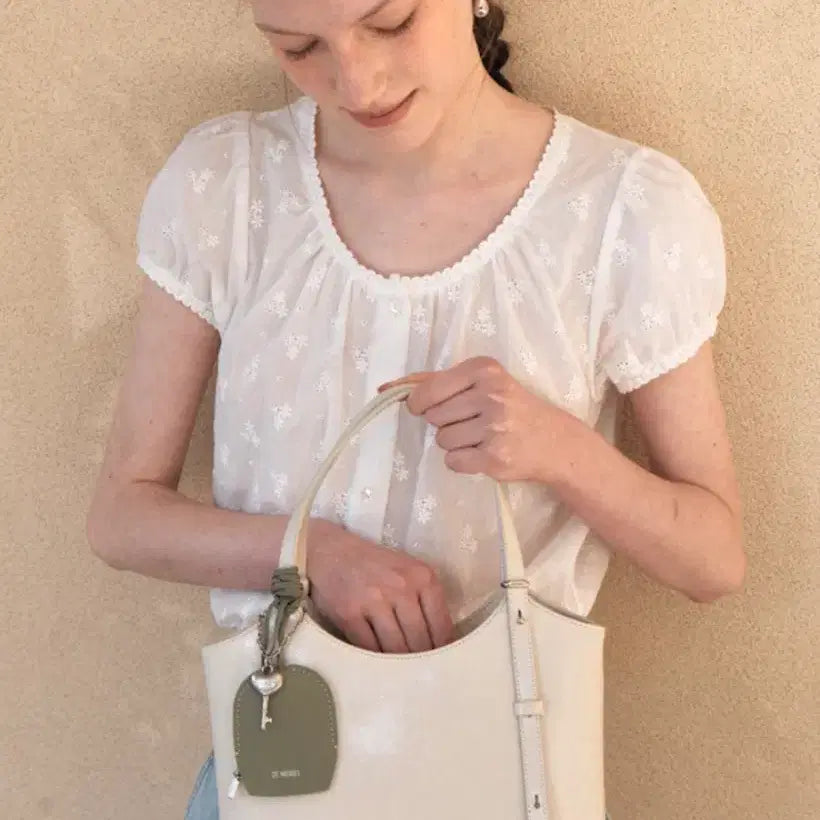 [BUNJANG] Demeuriel Veneta Bag Small Milk with Key Charm / 드메리엘 베네타백 스몰 밀크(키링 포함)