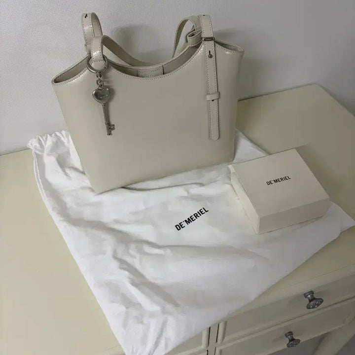 [BUNJANG] Demeuriel Veneta Bag Small Milk with Key Charm / 드메리엘 베네타백 스몰 밀크(키링 포함)