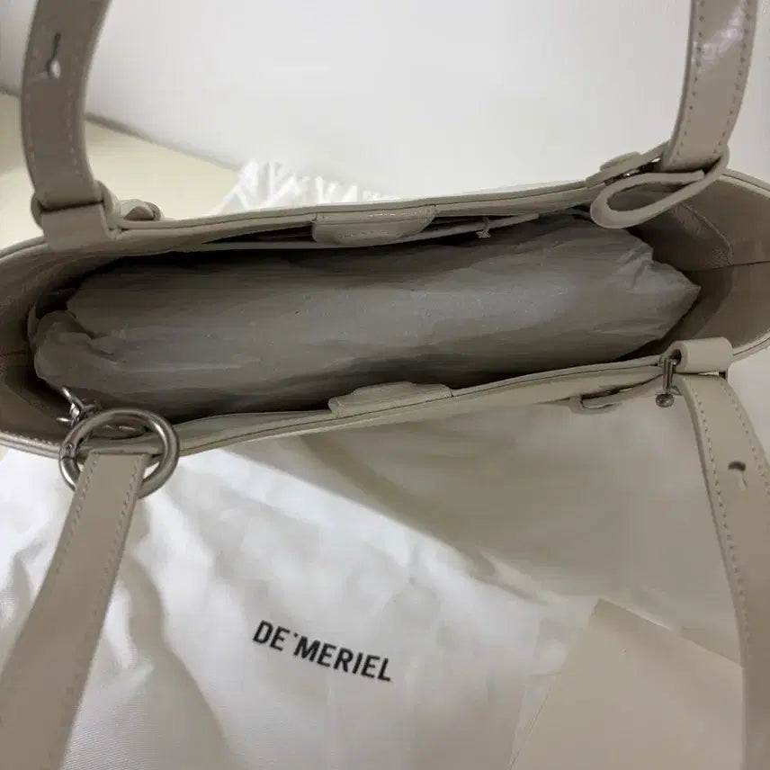 [BUNJANG] Demeuriel Veneta Bag Small Milk with Key Charm / 드메리엘 베네타백 스몰 밀크(키링 포함)