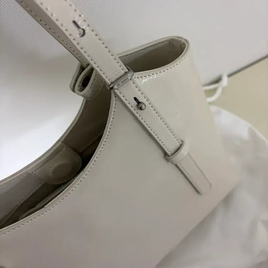[BUNJANG] Demeuriel Veneta Bag Small Milk with Key Charm / 드메리엘 베네타백 스몰 밀크(키링 포함)
