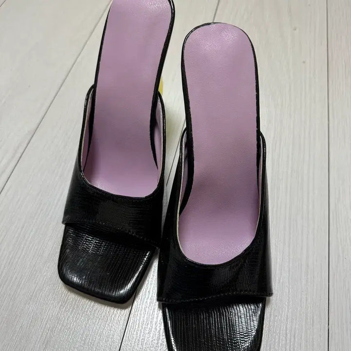 [BUNJANG] Gold Chain Style Heels / 골드체인급