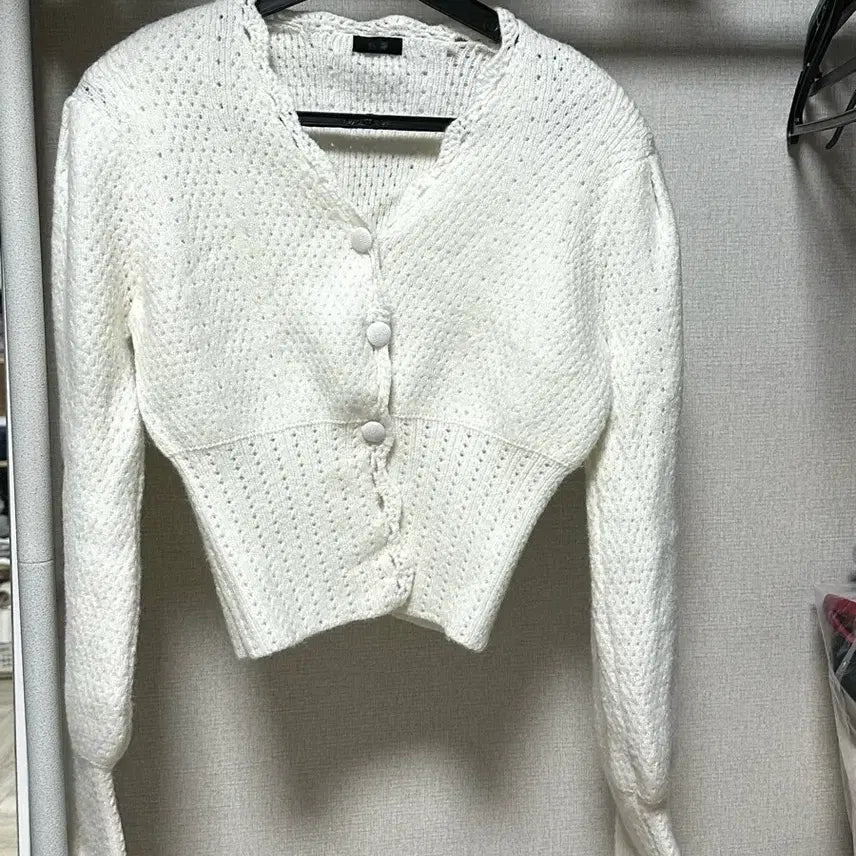 [BUNJANG] Shoulder Pad Cardigan (Ivory) / 어깨패드가디건(아이보리)