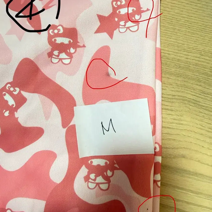 [BUNJANG] Hello Kitty Camo Hoodie Zip-up (Size M) / 헬로키티 카모 후드집업 M / 미착용 하자상품