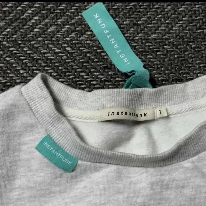 [BUNJANG] InstantFunk Standard Logo Grey Sweatshirt / 인스턴트펑크 스탠다드 로고 그레이 맨투맨 (1)