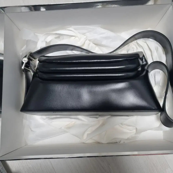[BUNJANG] OSOI Folder Brot Black Shoulder Bag / OSOI 오소이 폴더 브롯 블랙 숄더백(새상품)