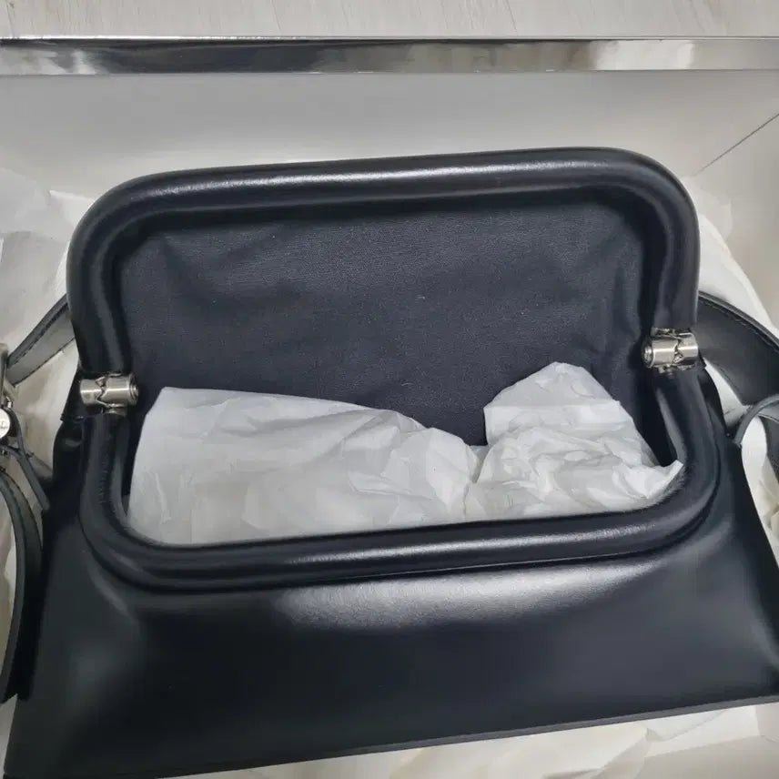 [BUNJANG] OSOI Folder Brot Black Shoulder Bag / OSOI 오소이 폴더 브롯 블랙 숄더백(새상품)