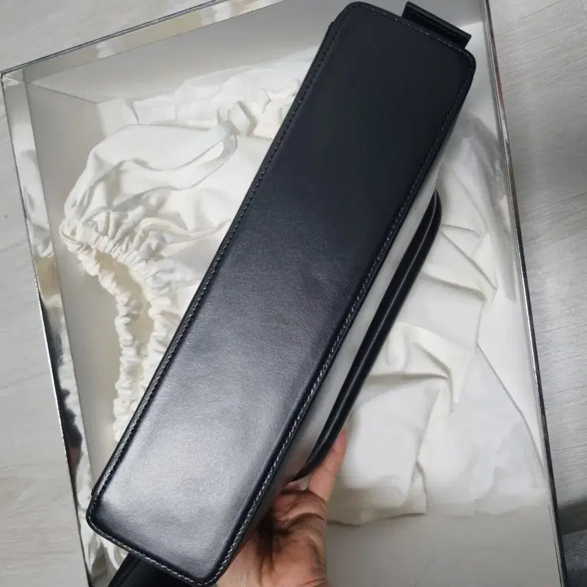 [BUNJANG] OSOI Folder Brot Black Shoulder Bag / OSOI 오소이 폴더 브롯 블랙 숄더백(새상품)