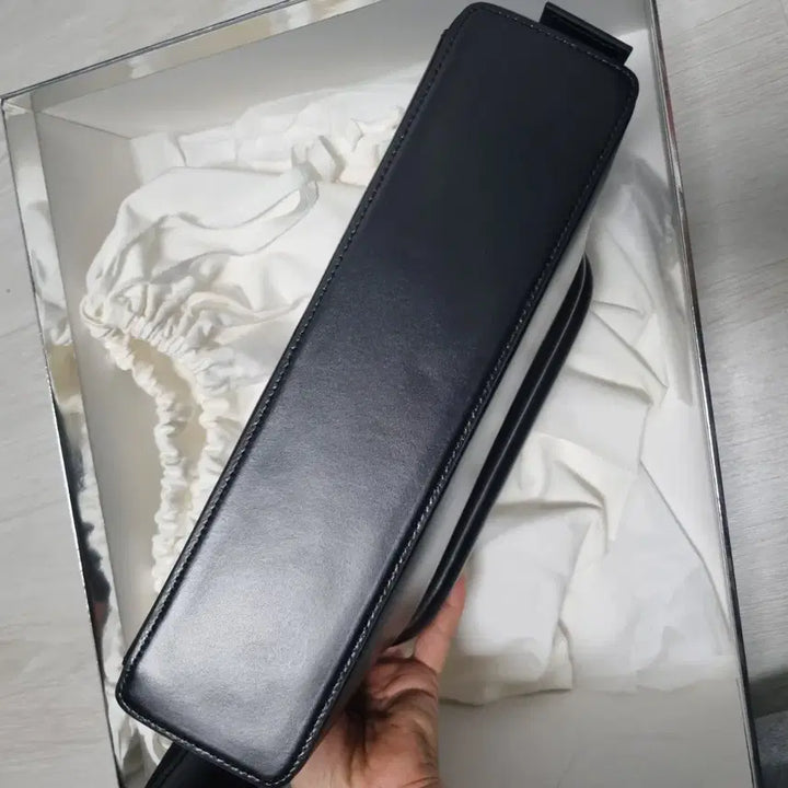 [BUNJANG] OSOI Folder Brot Black Shoulder Bag / OSOI 오소이 폴더 브롯 블랙 숄더백(새상품)