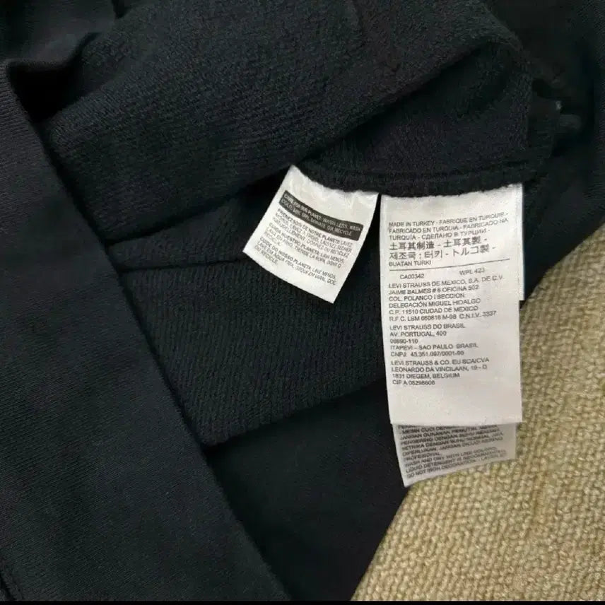 [BUNJANG] Levi's Snoopy Collaboration Black Hoodie (S) / 리바이스 스누피 콜라보레이션 정핏 블랙 후드티 (s)