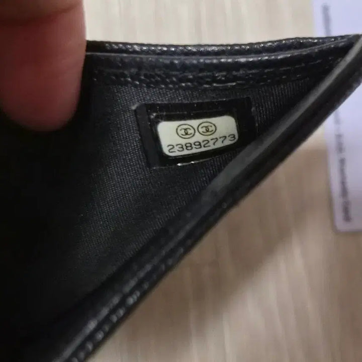 [SOLD OUT] 샤넬 캐비어 보이 플랩 반지갑 지갑 은장
