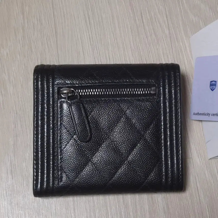 [SOLD OUT] 샤넬 캐비어 보이 플랩 반지갑 지갑 은장