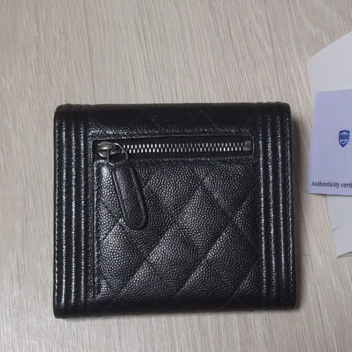 [SOLD OUT] 샤넬 캐비어 보이 플랩 반지갑 지갑 은장