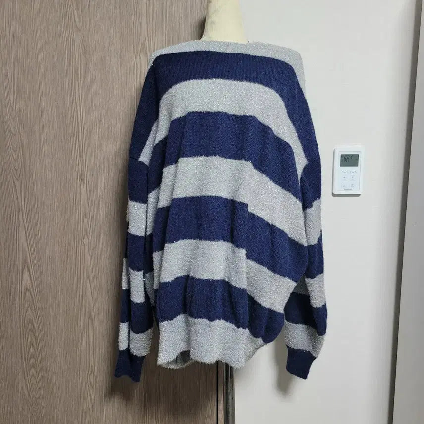 [BUNJANG] KILO KAIRO Navy/Silver Striped Knit Sweater / KILO 카일로 오버핏 네이비/실버 스트라이프 니트 스웨터