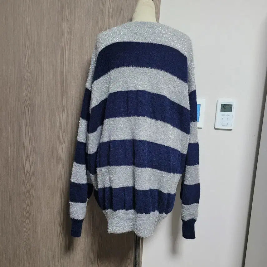 [BUNJANG] KILO KAIRO Navy/Silver Striped Knit Sweater / KILO 카일로 오버핏 네이비/실버 스트라이프 니트 스웨터