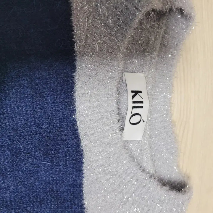 [BUNJANG] KILO KAIRO Navy/Silver Striped Knit Sweater / KILO 카일로 오버핏 네이비/실버 스트라이프 니트 스웨터