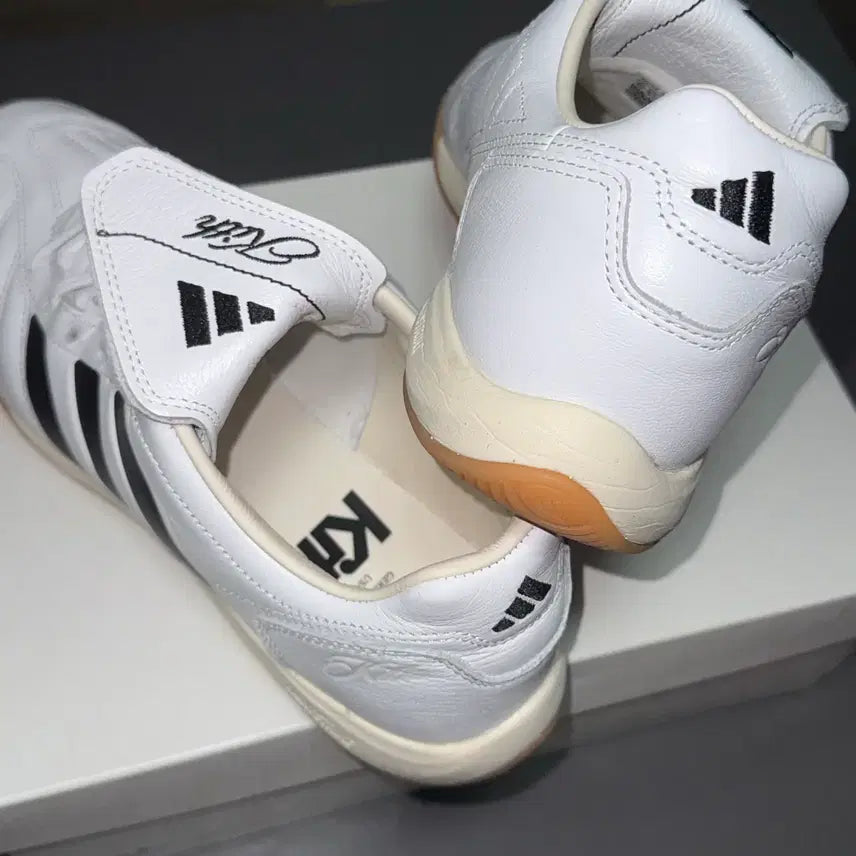 [BUNJANG] Adidas x Kith Predator 2002 IC White 280 / 아디다스 x 키스 프레데터 2002 IC 화이트 280