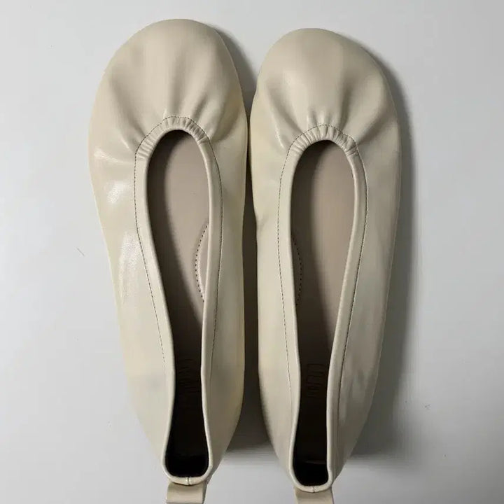 [BUNJANG] Big Size Pleated Flat Shoes (Size 260) / (새상품) 빅사이즈 말랑 만두 주름 밴딩 둥근 플랫 260