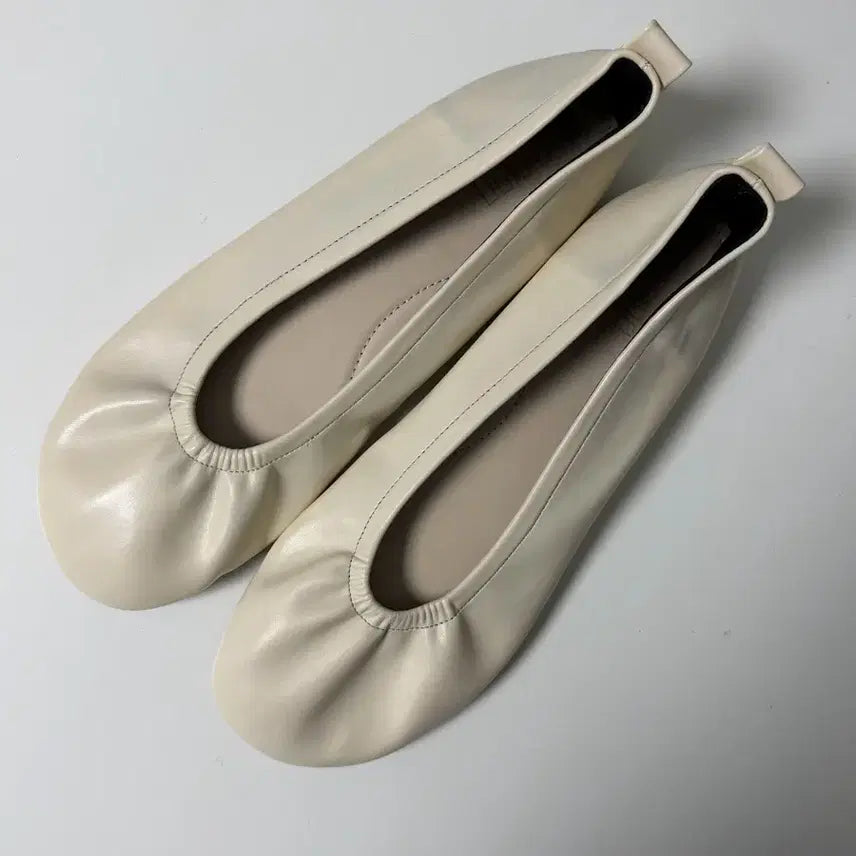 [BUNJANG] Big Size Pleated Flat Shoes (Size 260) / (새상품) 빅사이즈 말랑 만두 주름 밴딩 둥근 플랫 260