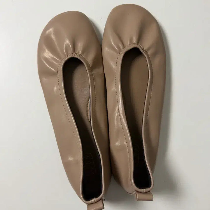 [BUNJANG] Big Size Pleated Flat Shoes - Size 260 / (새상품) 빅사이즈 말랑 만두 주름 밴딩 둥근 플랫 260